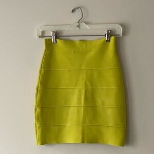 BCBGMAXAZRIA Tiered Mini Skirt Lemon Size S Sexy Night Out Vacation Summer